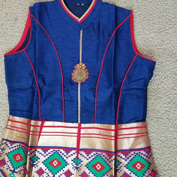 Beautiful gown - Picture 2 of 5